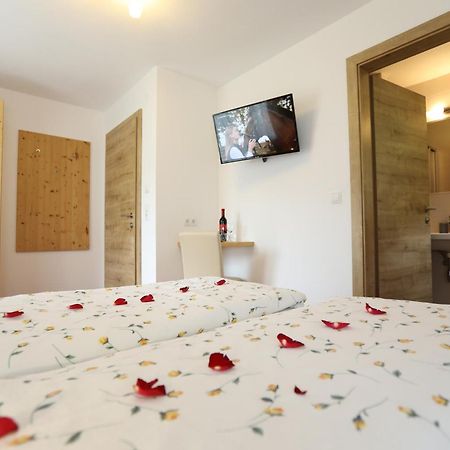 ゲルロス Haus Maria Bed & Breakfast エクステリア 写真