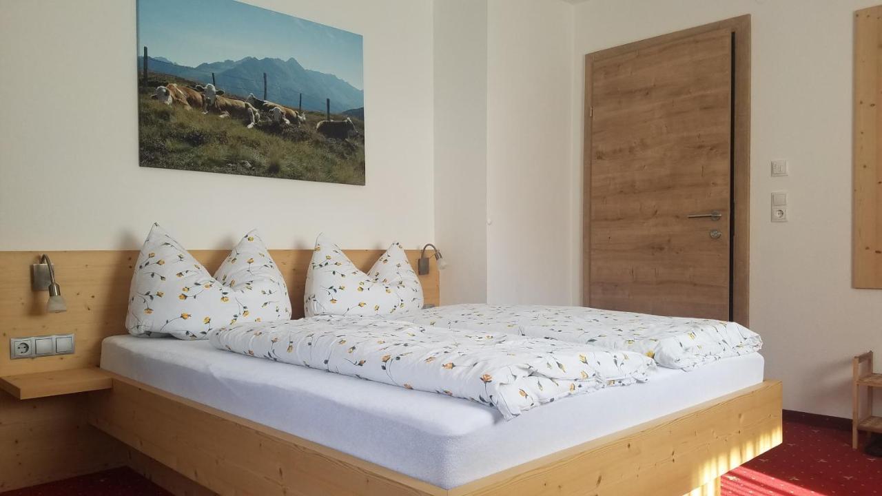 ゲルロス Haus Maria Bed & Breakfast エクステリア 写真