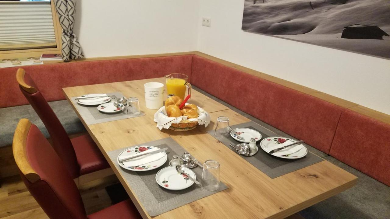 ゲルロス Haus Maria Bed & Breakfast エクステリア 写真