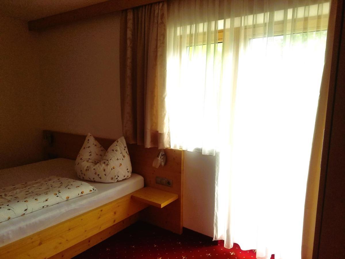 ゲルロス Haus Maria Bed & Breakfast エクステリア 写真