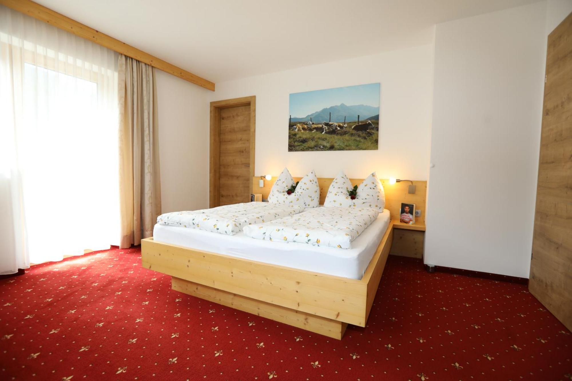 ゲルロス Haus Maria Bed & Breakfast エクステリア 写真